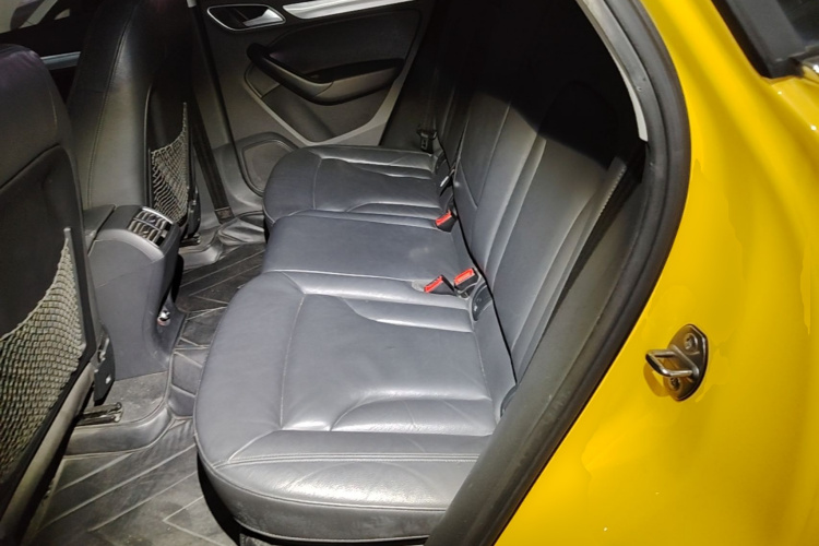 Audi Q3 2017 car image #17