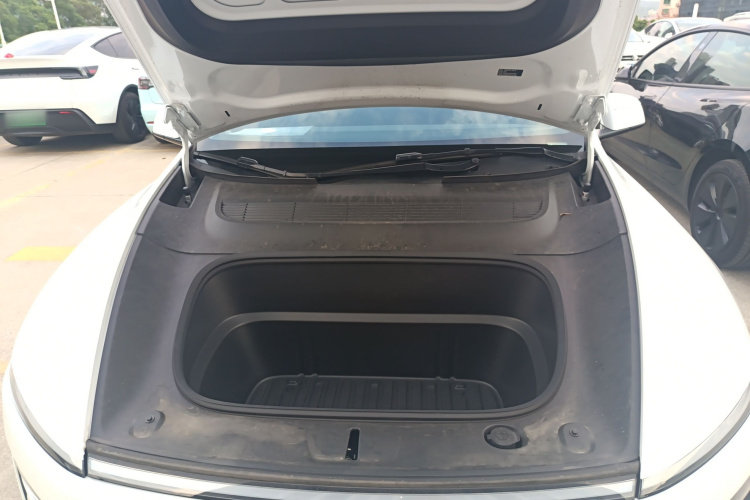 Tesla Model Y 2025 #25 Tesla Model Y 2025 immagine di auto #25