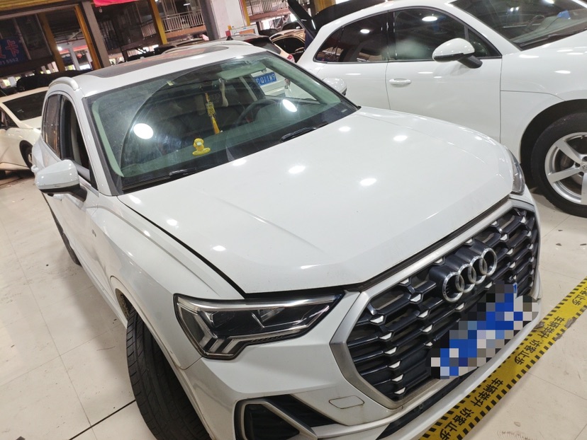Audi Q3 2020 car image #2