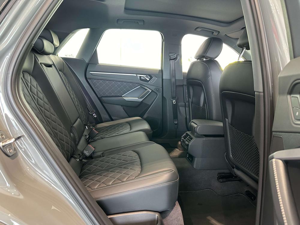 Audi Q3 2025 immagine di auto #10