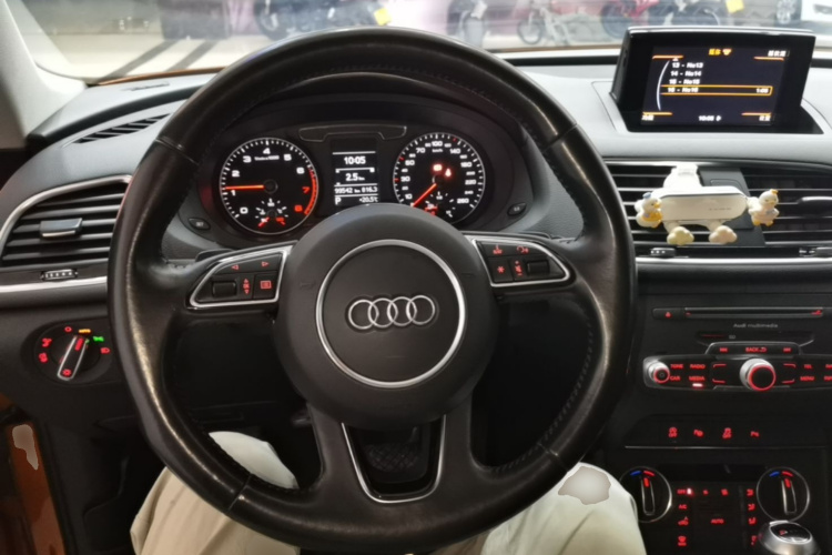 Audi Q3 2016 car image #11