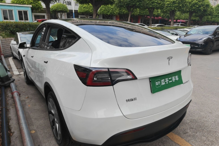 Tesla Model Y 2023 car image #5