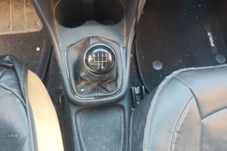 Volkswagen Polo 2018 car image #16