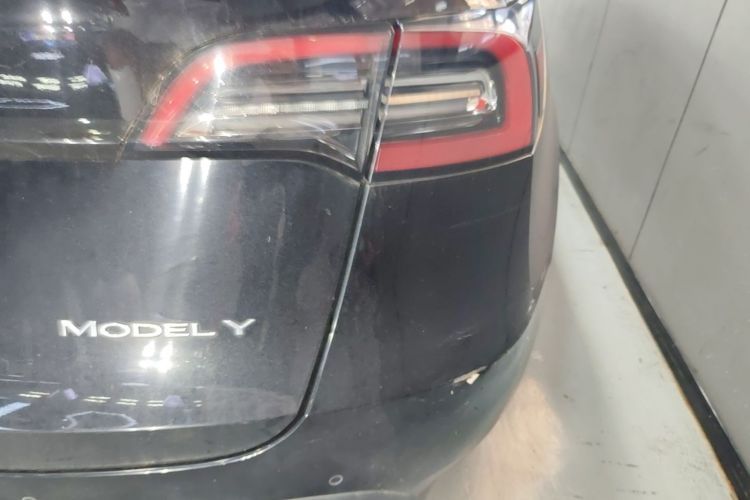 Tesla Model Y 2022 car image #8