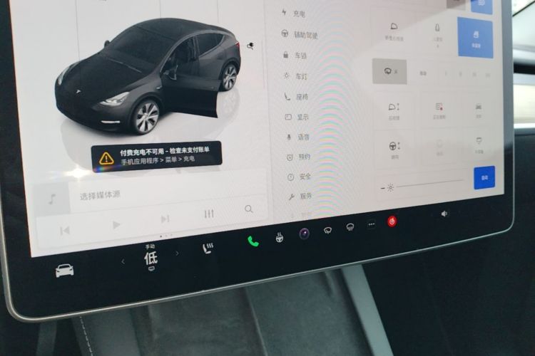 Tesla Model Y 2022 #13 Tesla Model Y 2022 car image #13