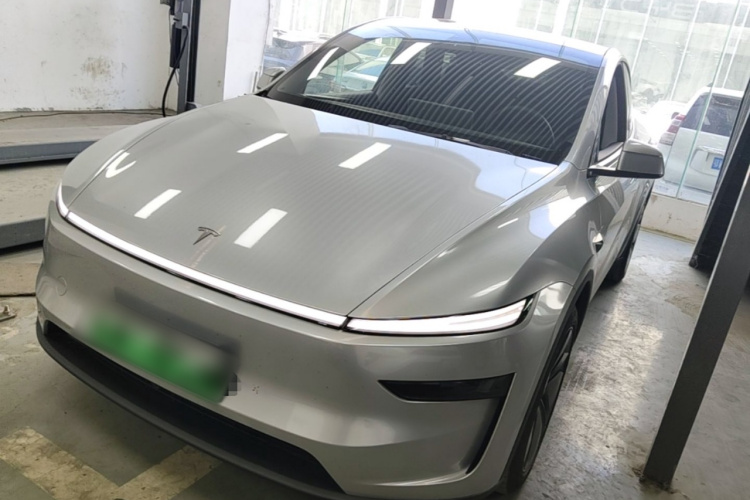 Tesla Model Y 2025 immagine di auto #2