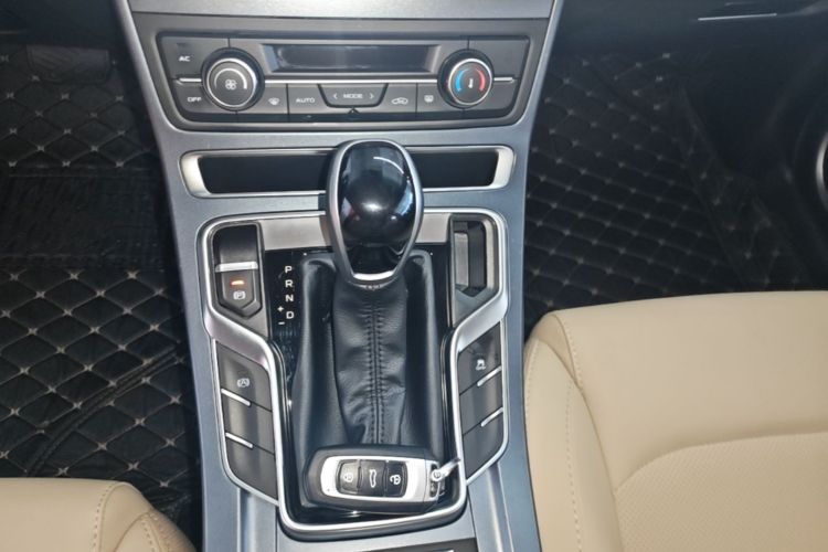 GEELY Emgrand 2019 #14 GEELY Emgrand 2019 car image #14