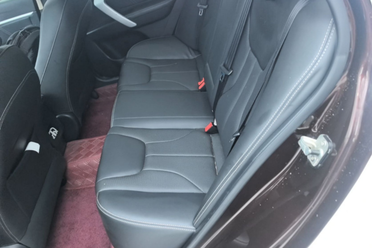 GEELY Emgrand 2018 car image #17
