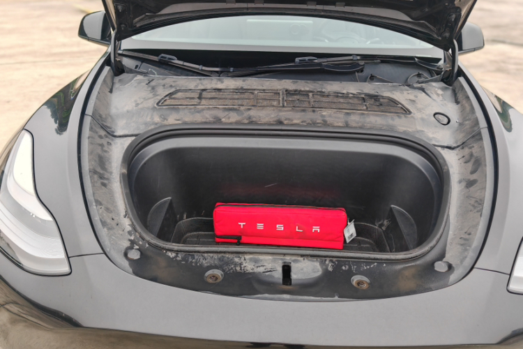 Tesla Model Y 2021 immagine di auto #25