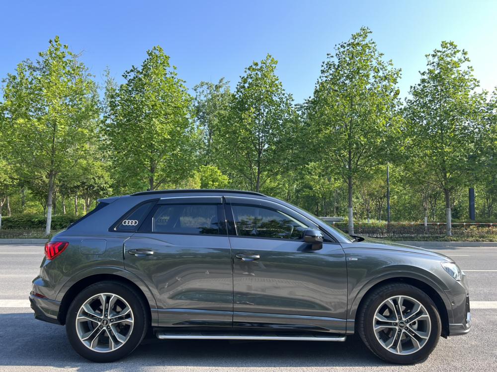 Audi Q3 2023 car image #8