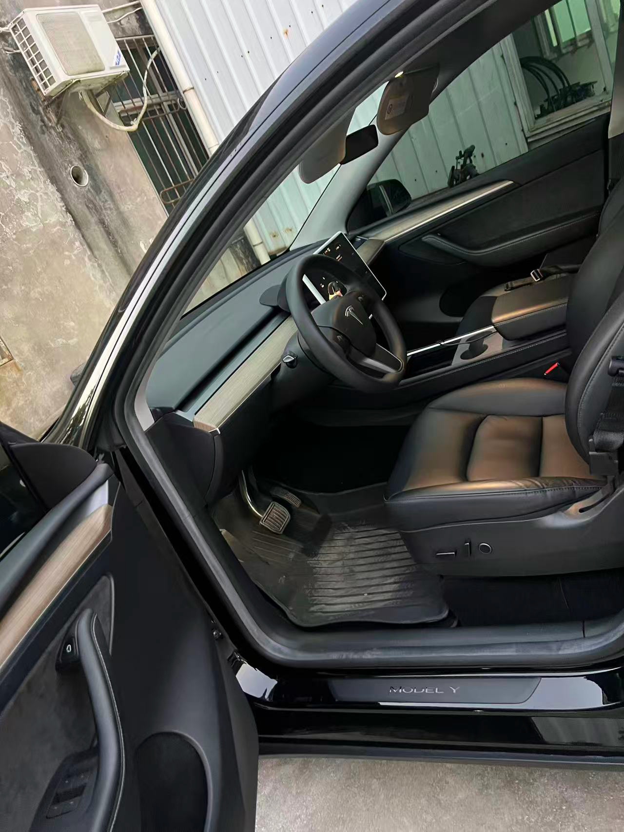 Tesla Model Y 2022 #5 Tesla Model Y 2022 car image #5
