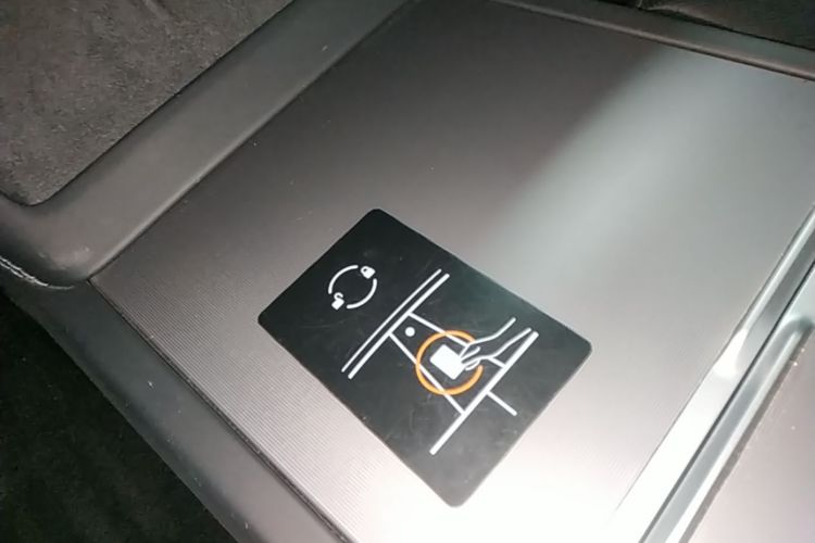 Tesla Model 3 2024 car image #9
