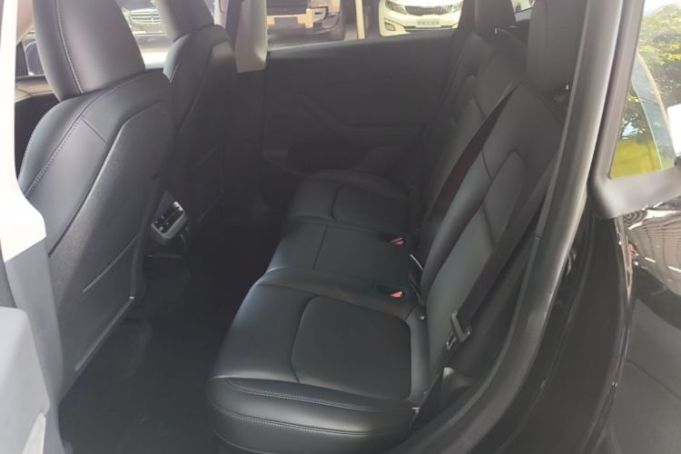 Tesla Model Y 2023 car image #17