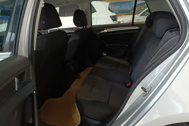 Volkswagen Golf 2015 car image #17
