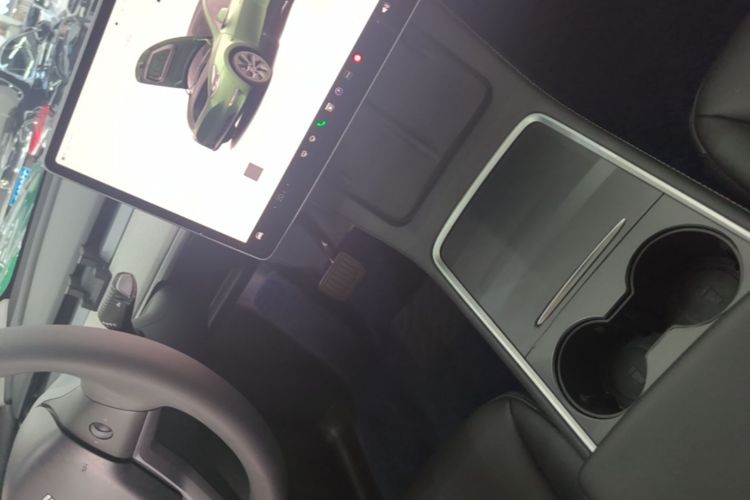 Tesla Model Y 2025 #14 Tesla Model Y 2025 car image #14