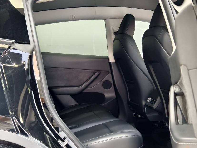 Tesla Model Y 2024 immagine di auto #7