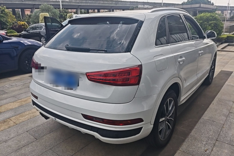 Audi Q3 2018 car image #7