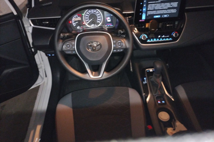 Toyota Corolla 2023 immagine di auto #11