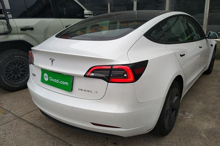 Tesla Model 3 2023 car image #7