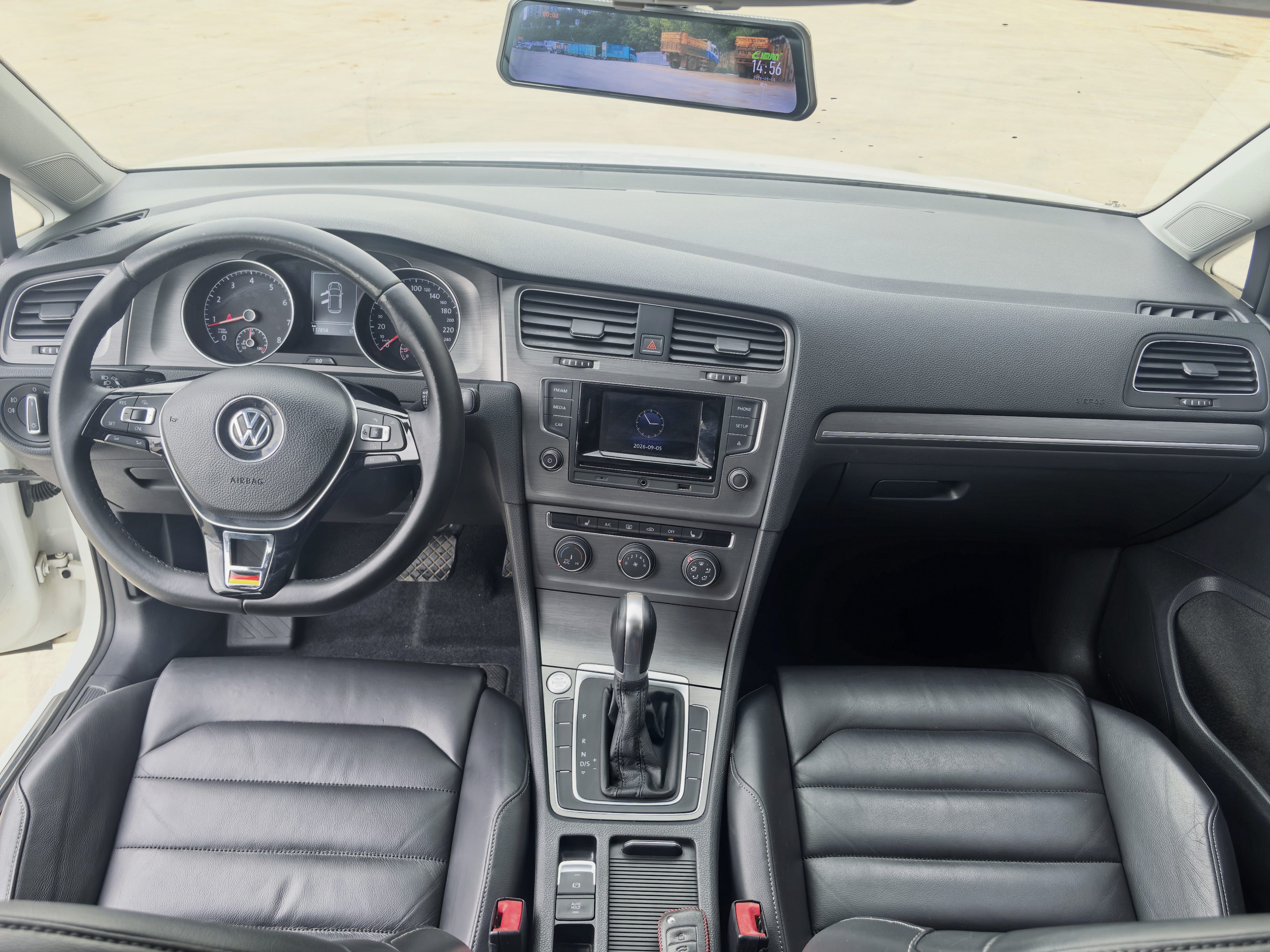 Volkswagen Golf 2015 car image #9