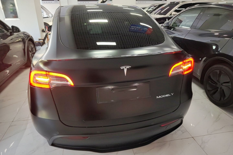 Tesla Model Y 2021 #6 Tesla Model Y 2021 car image #6