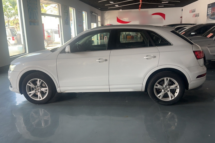 Audi Q3 2017 car image #5