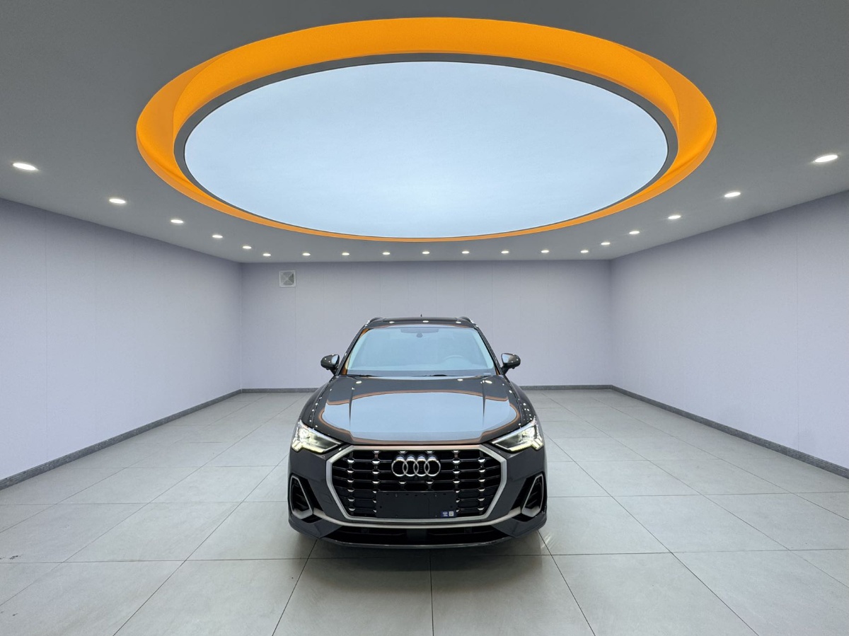 Audi Q3 2022 car image #2