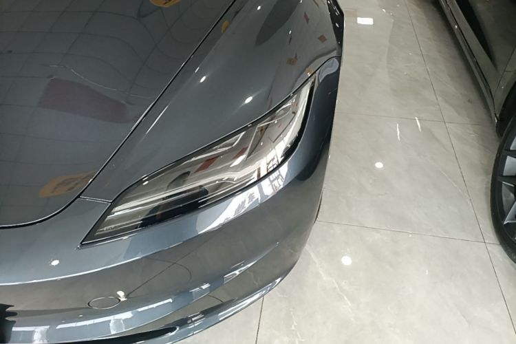 Tesla Model 3 2024 car image #23