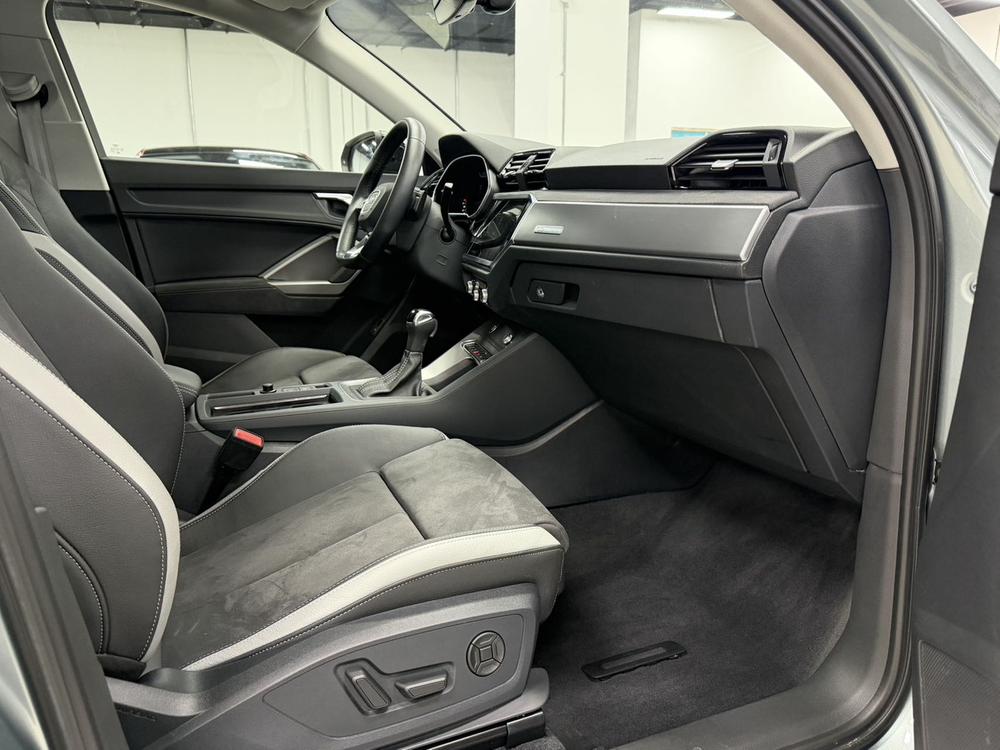 Audi Q3 2022 car image #23