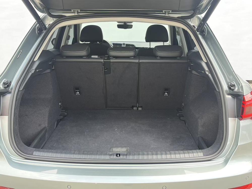 Audi Q3 2023 car image #9