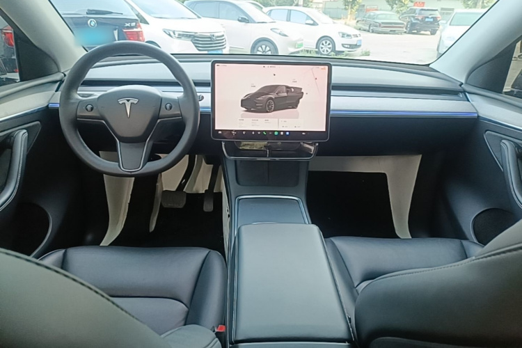 Tesla Model Y 2023 #10 Tesla Model Y 2023 car image #10