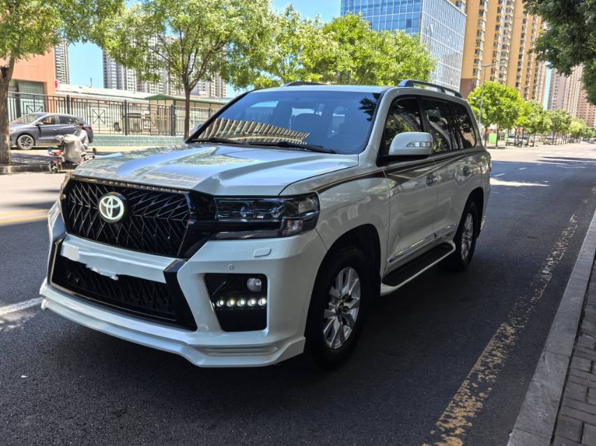 Toyota Land Cruiser (Imported) 2011 car image 