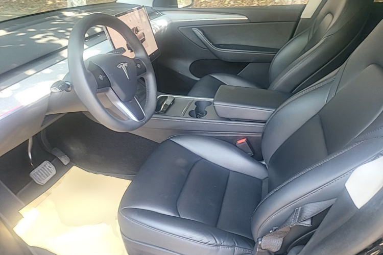 Tesla Model Y 2024 #16 Tesla Model Y 2024 car image #16