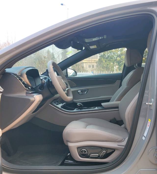 BYD Han 2025 car image #4