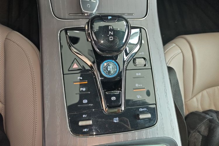 BYD Han 2025 car image #18