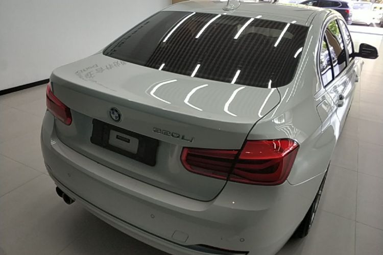 BMW 3 Series 2018 car image #4