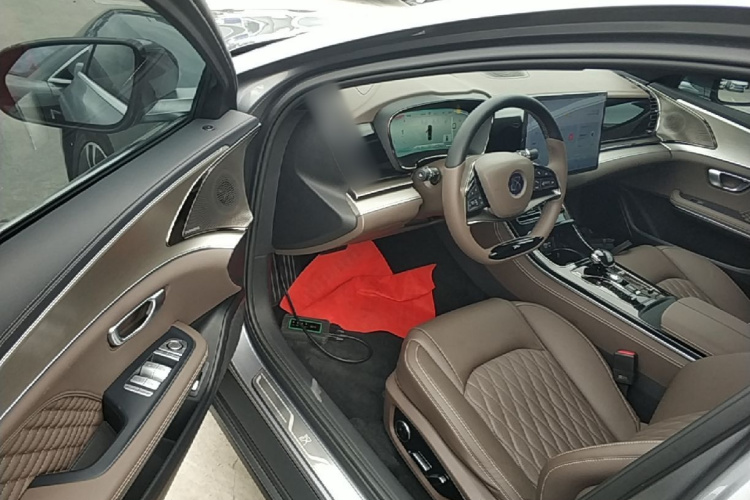 BYD Han 2023 car image #12