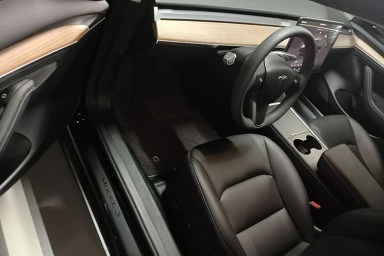 Tesla Model 3 2023 car image #11