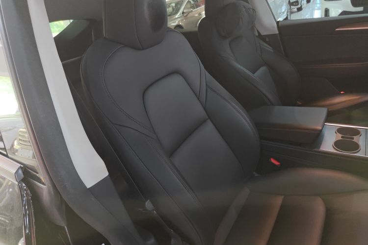 Tesla Model Y 2022 car image #24