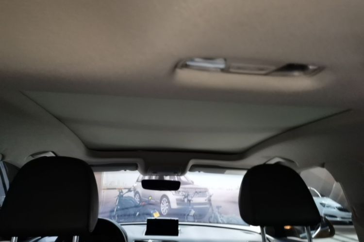 Audi Q3 2016 car image #18