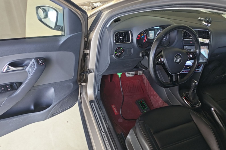 Volkswagen Polo 2017 car image #16
