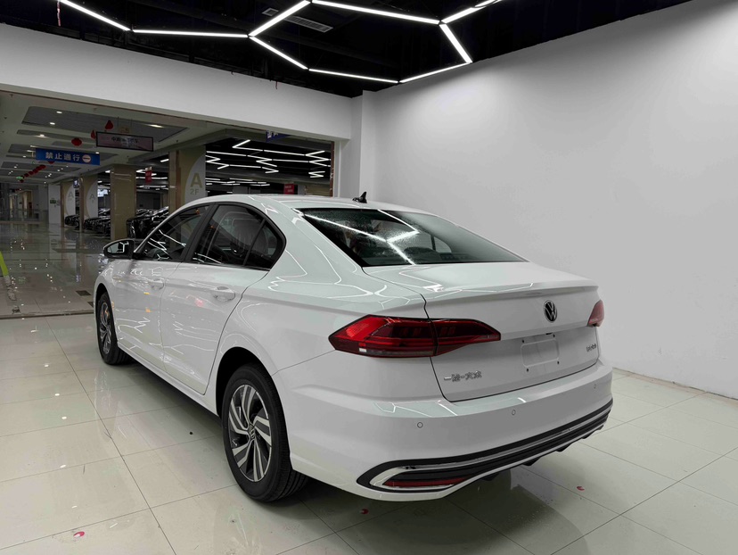 Volkswagen Bora 2014 car image #5