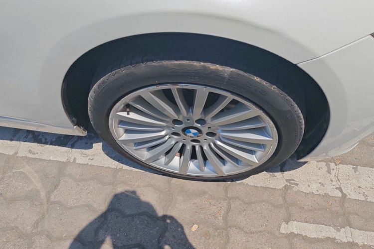 BMW 3 Series 2018 #9 BMW 3 Series 2018 car image #9