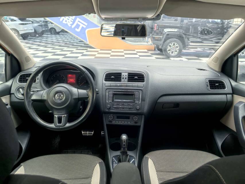Volkswagen Polo 2013 car image #11