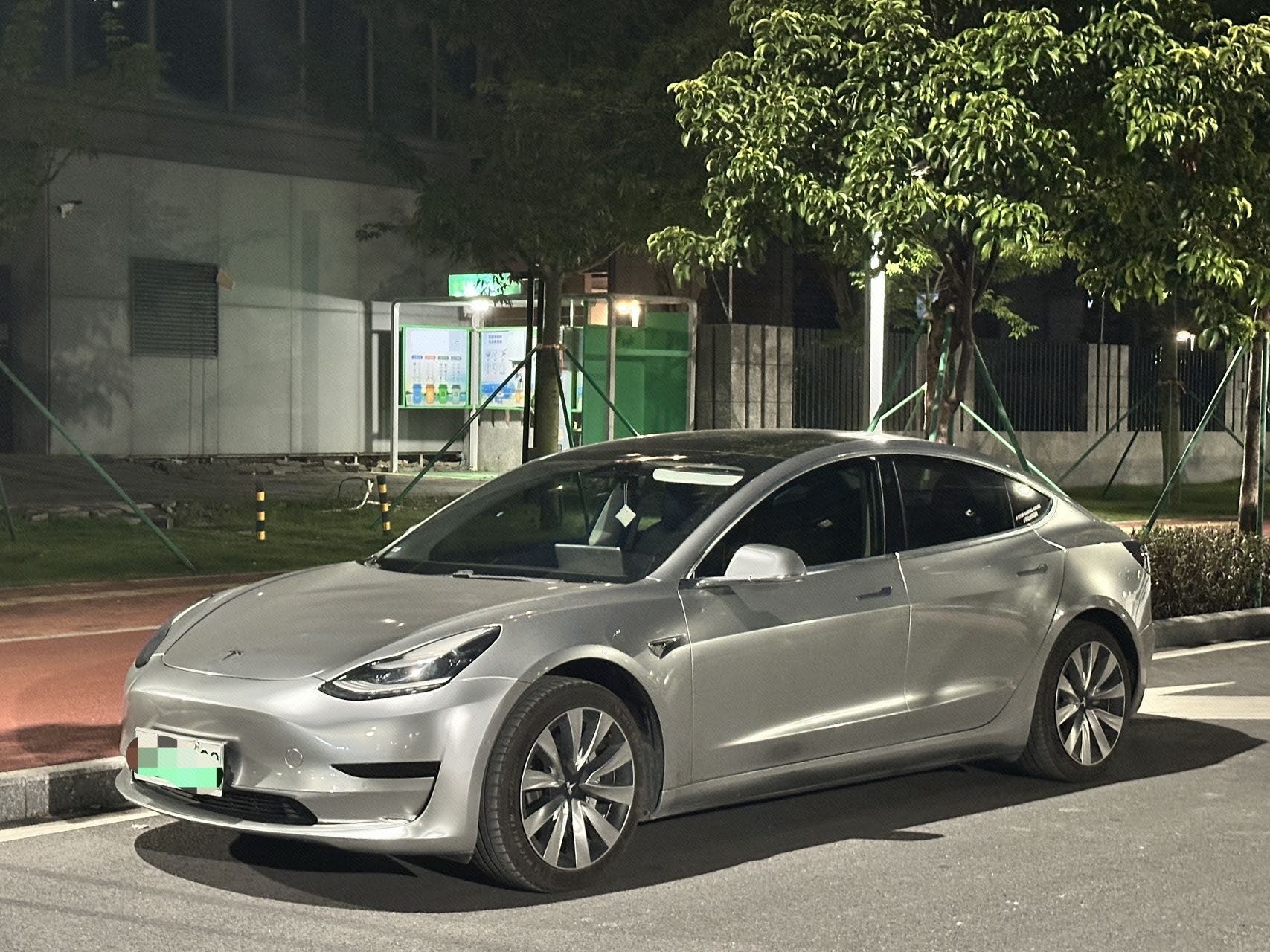 Tesla Model 3 2020 car image 