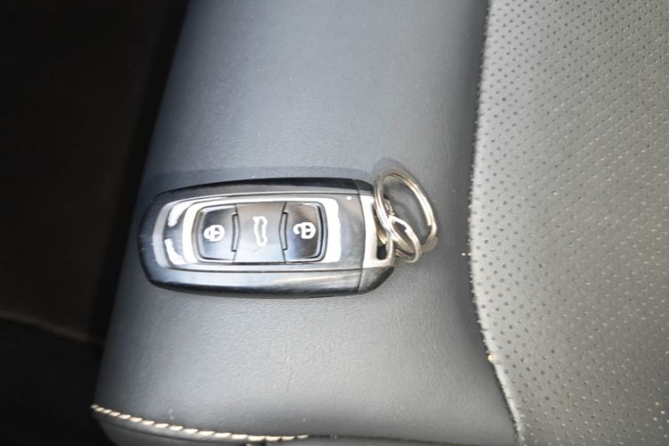 GEELY Emgrand 2019 car image #9