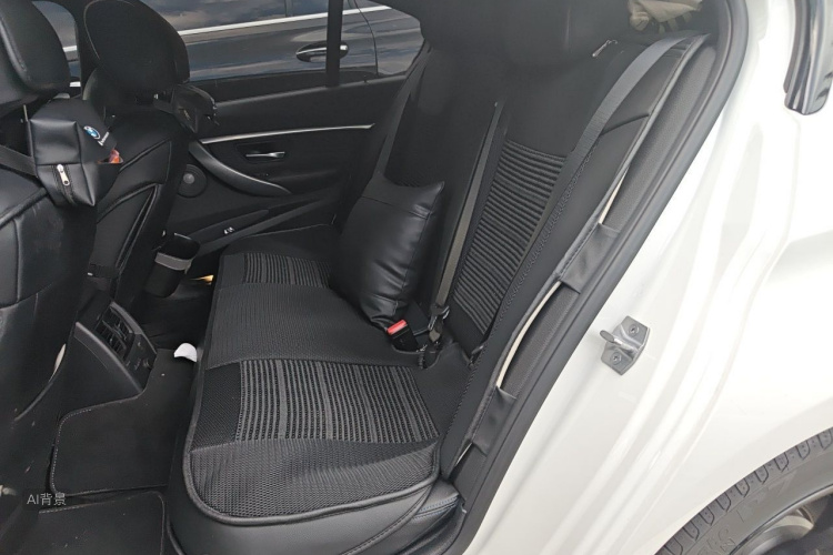 BMW 3 Series 2019 car image #19