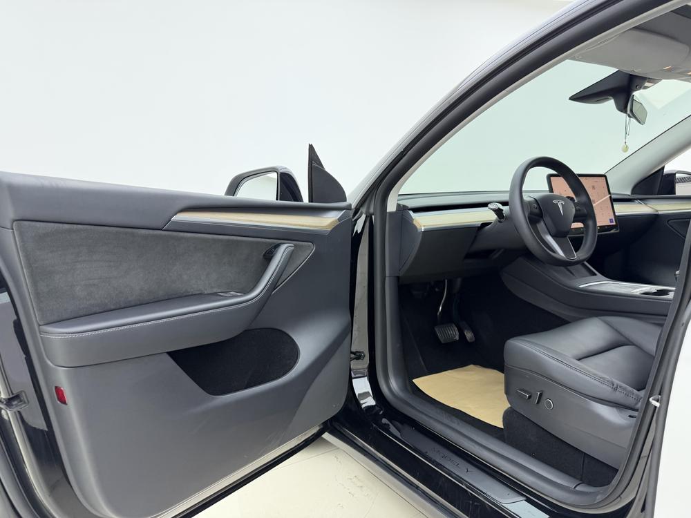 Tesla Model Y 2022 #14 Tesla Model Y 2022 car image #14