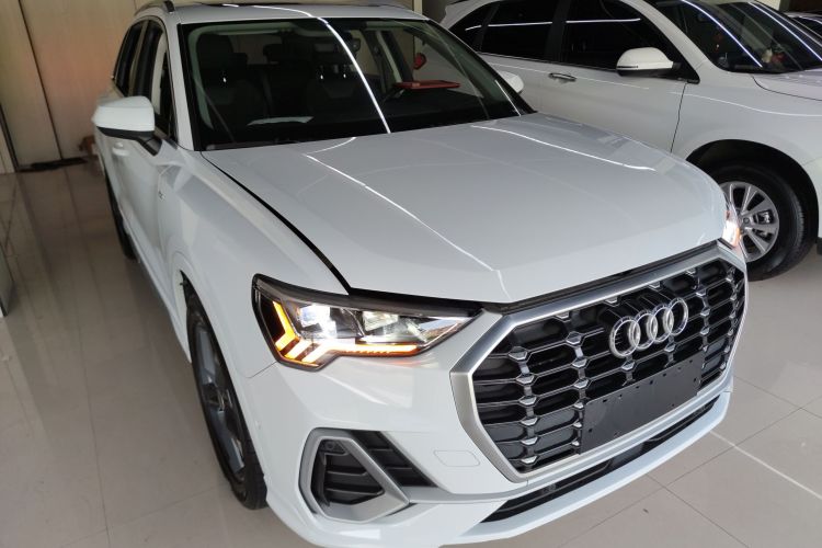 Audi Q3 2021 car image #4