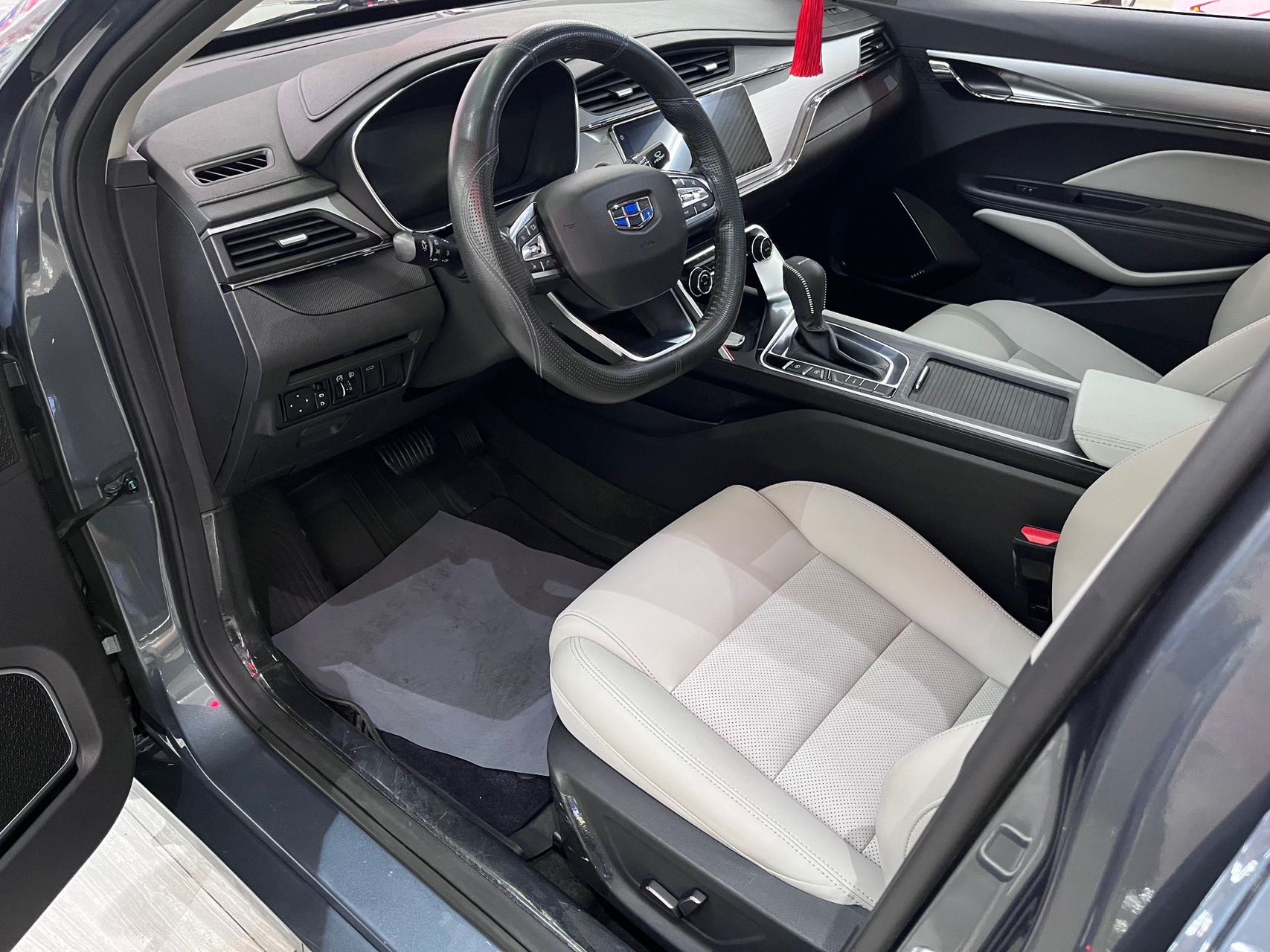 GEELY Binray 2018 изображение автомобиля #7